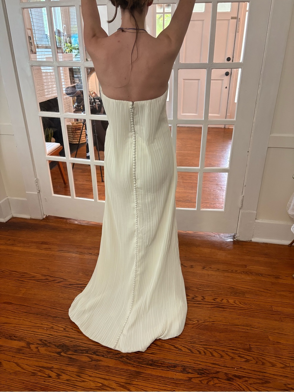 Simple & chic wedding gown - Picture 10 of 13